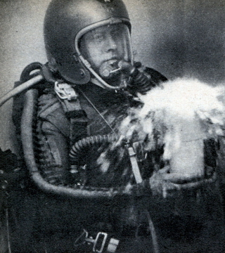 Illustration for article titled This is how we envisioned spacesuits back in the 1950s